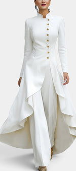 Ensemble tailleur pantalon et manteau long structuré Mahaute avec boutons dorés, mode élégante et sophistiquée.