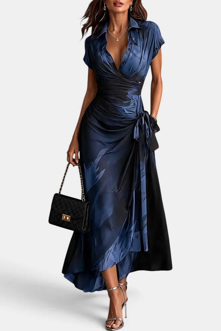 Robe longue asymétrique Mahaute Ajla avec imprimé floral, col chemise et taille nouée, portée élégante et fluide.