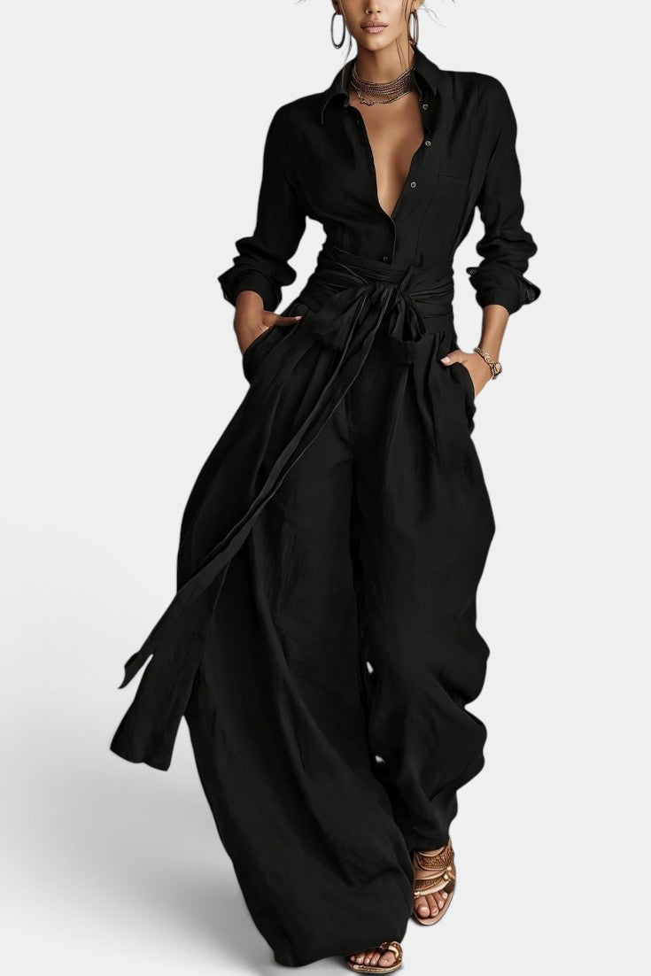 Combinaison large Mahaute Alethea avec col chemise, taille nouée et pantalon ample, portée en contexte décontracté.