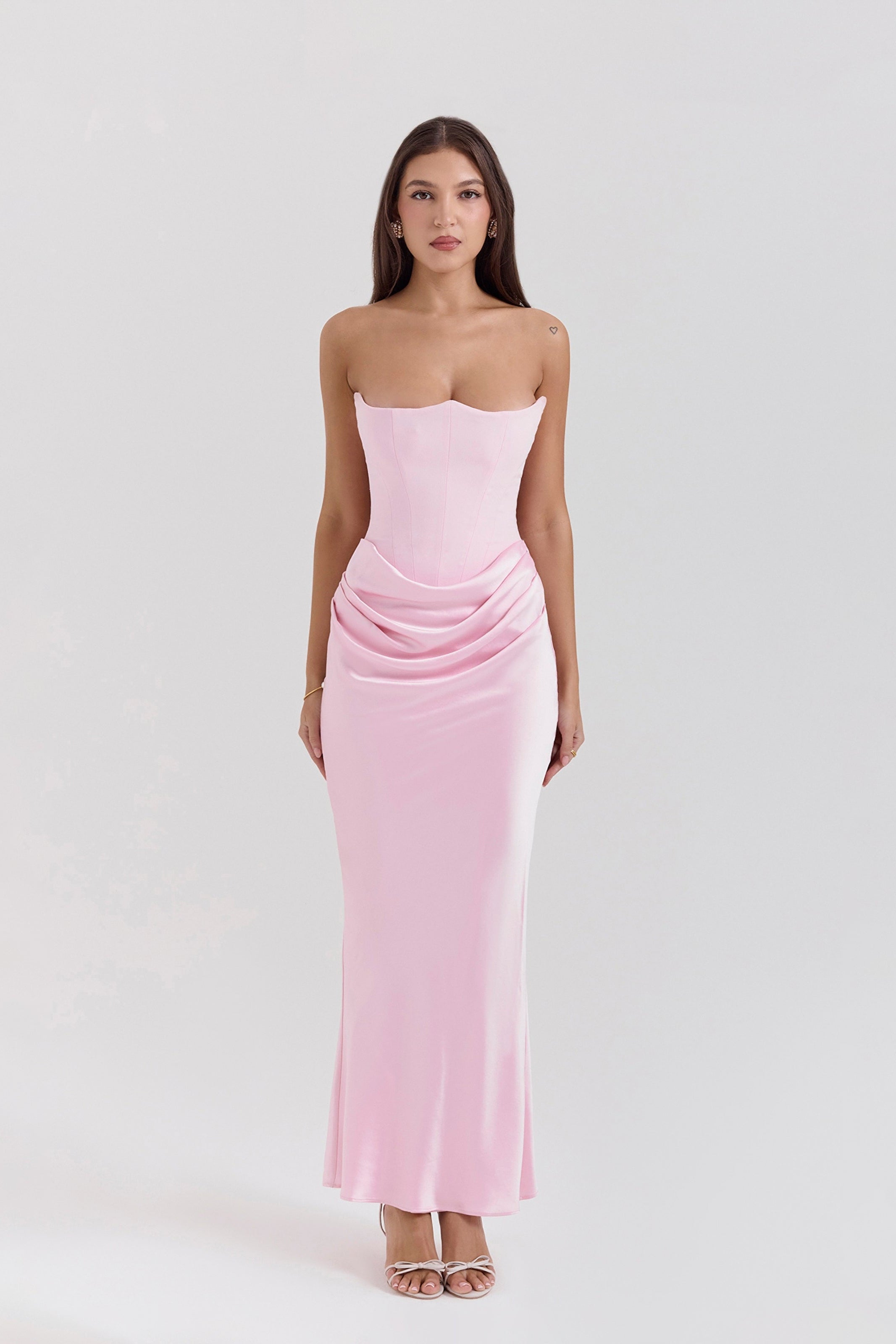 Emily Robe Longue Bustier à Corset Structuré et Drapé Sophistiqué