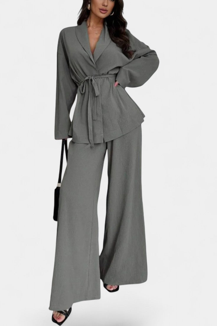 Amy Ensemble Tailleur à Décolleté V et Pantalon Évasé