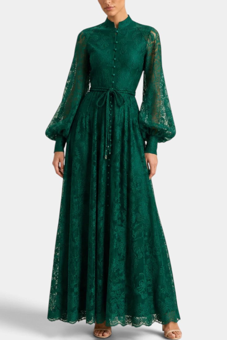 Robe longue plissée Mahaute Mélusine avec taille nouée et manches 3/4, tissu fluide et élégant, portée décontractée ou habillée.