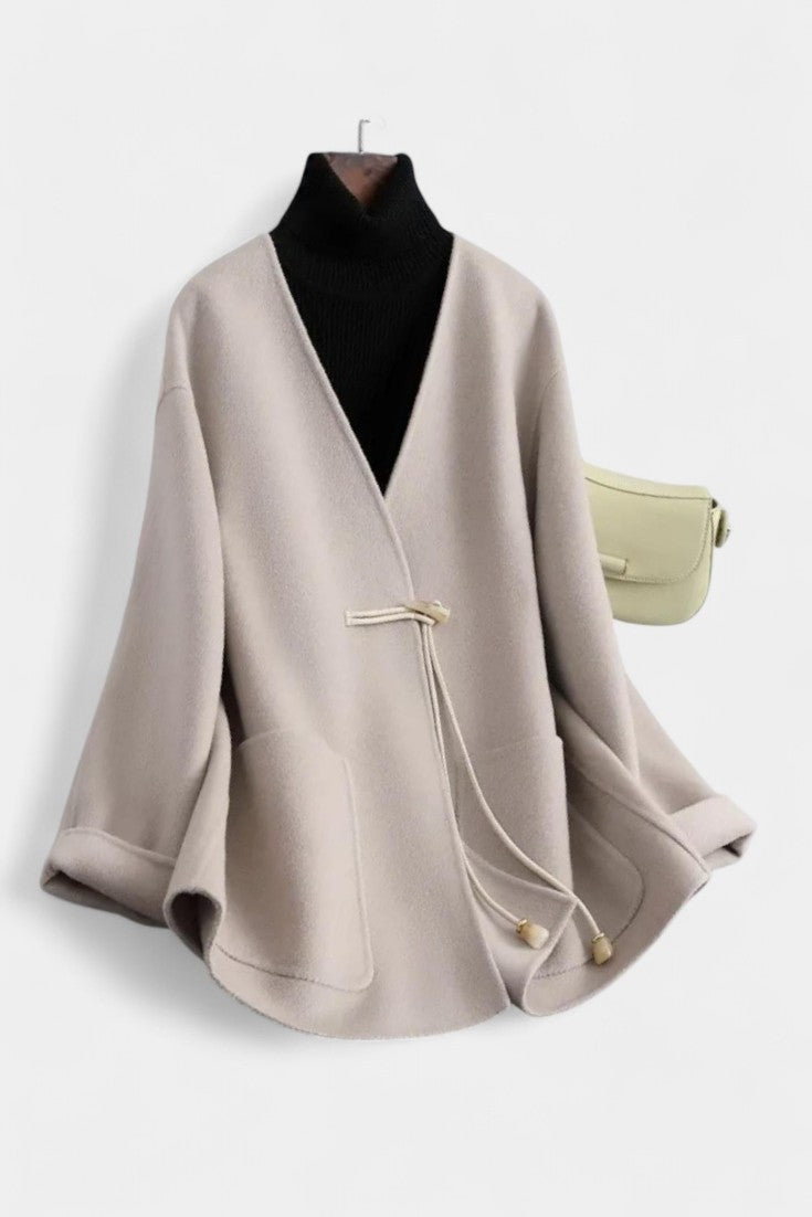 Brunaelle Manteau Cape à Coupe Relaxée avec Accent Rayé et Cordon de Serrage