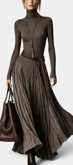 Robe longue Mahaute Zélidie à col roulé, jupe plissée et taille nouée, vêtement élégant pour femme.