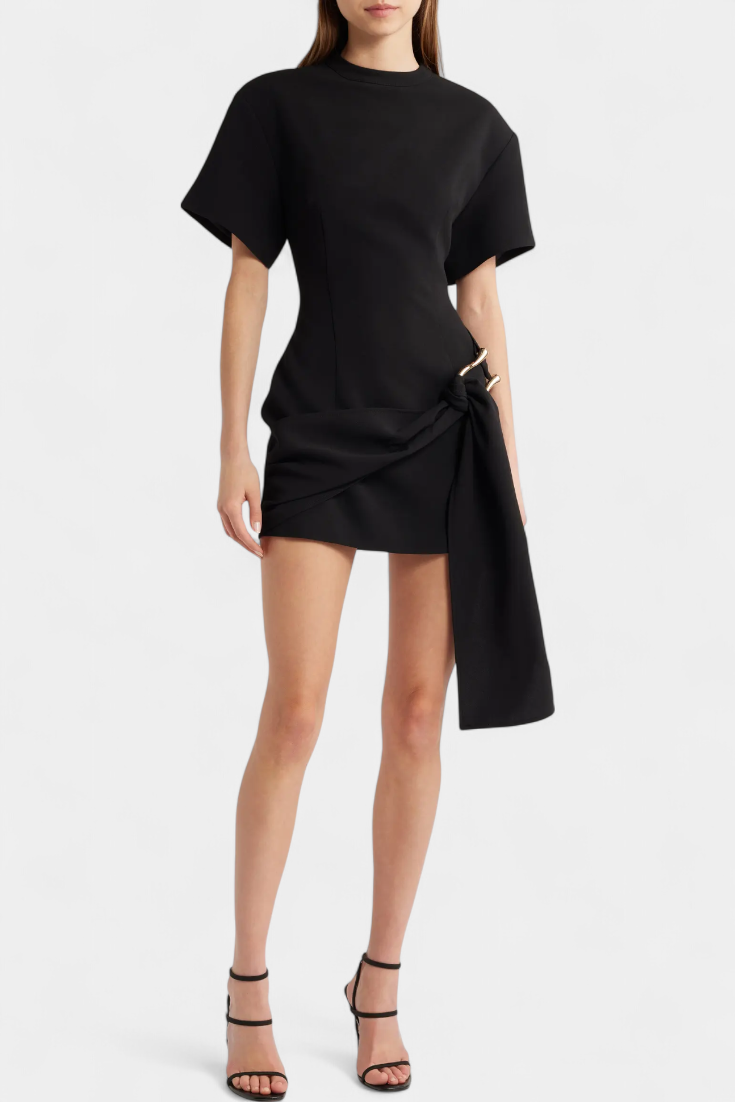 Mini Robe Coraline à Taille Drapée et Boucle Dorée