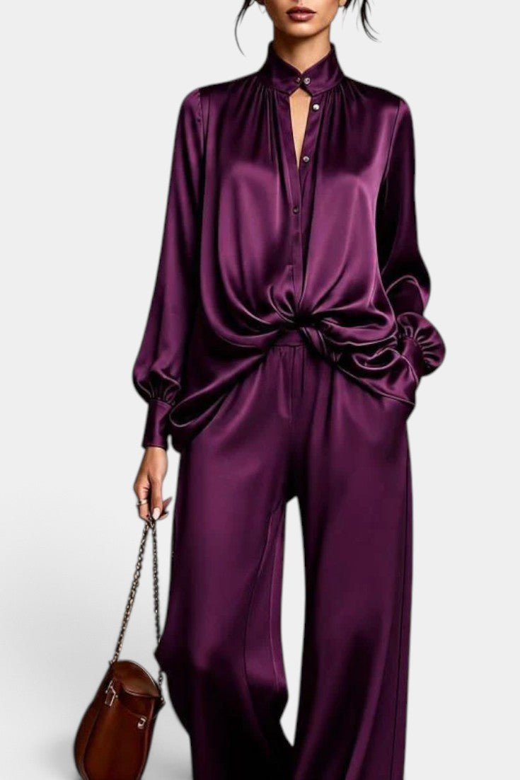 Ensemble satinée Mahaute Sévéria avec chemise nouée et pantalon large, tissu lisse et élégant, couleur sophistiquée.