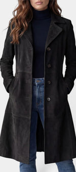 Manteau Mahaute Josiane en effet daim élégant avec boutonnière classique, coupe sophistiquée pour un style chic et intemporel.