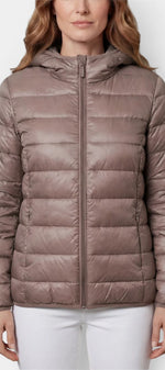 Doudoune légère imperméable à capuche et fermeture zippée de la marque Mahaute, idéale pour la pluie et le froid.