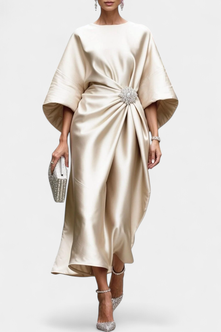 Ubelia Robe Satinée à Coupe A et Détails Froncés