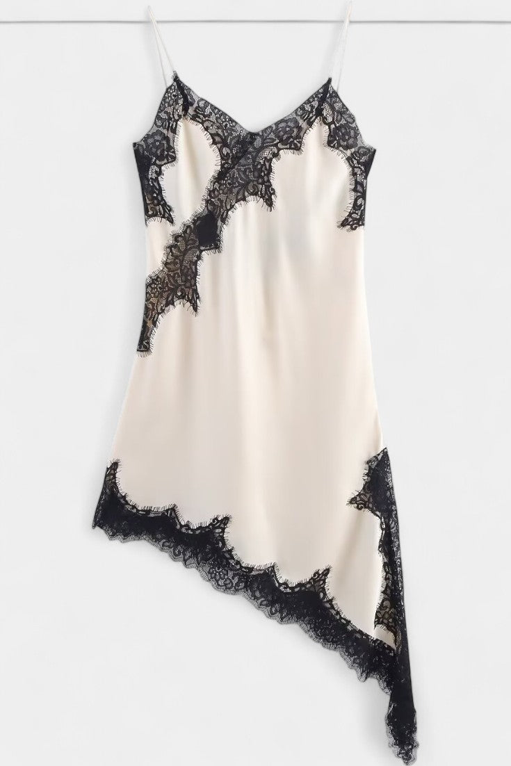 Kerry Robe en Dentelle Marron à Ourlet Asymétrique et Décolleté en V