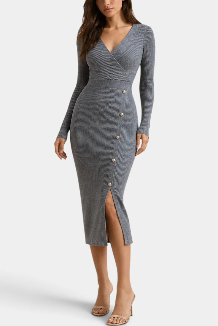 Robe mi-longue en maille côtelée Mahaute Orphélie avec col V et boutons décoratifs, portée, vue de face