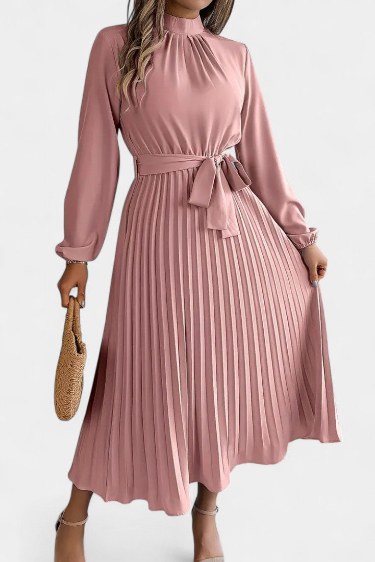 Theresa Robe à Col Montant et Taille Plissée Définie