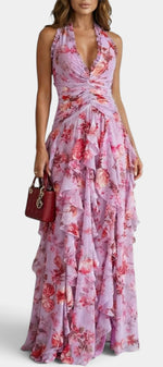 Robe longue fleurie Mahaute Amaya avec dos nu, volants cascade, tissu léger et élégant pour occasions spéciales.