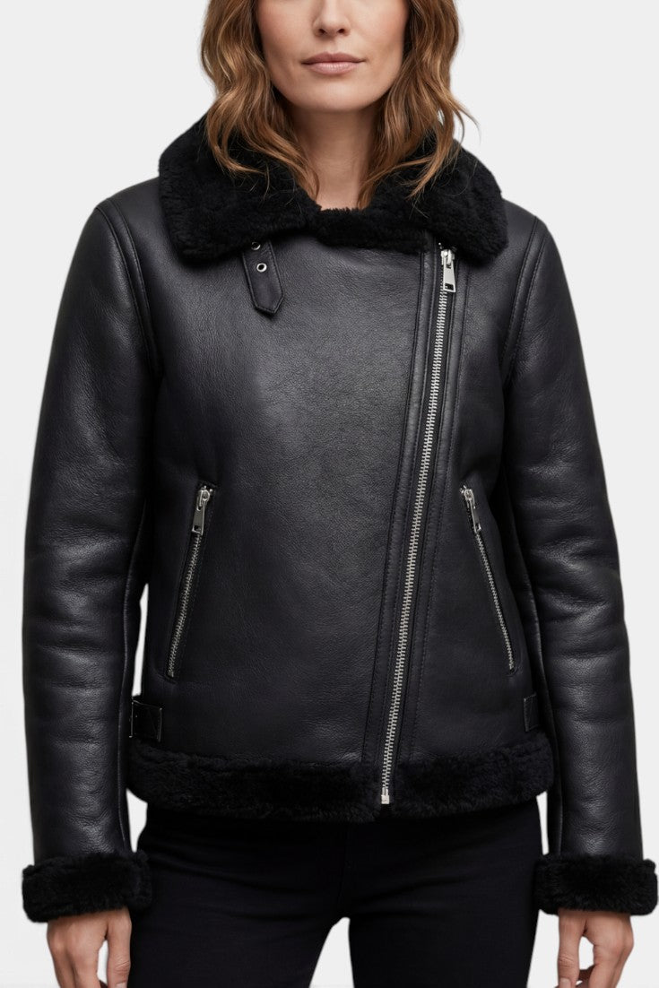 Veste courte en faux cuir noire Anseline de Mahaute avec col fourré et fermeture zippée, style aviateur élégant.