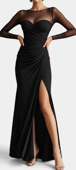 Robe longue noire Mahaute Apolonia avec décolleté cœur, manches transparentes et fente élégante, tissu drapé sophistiqué