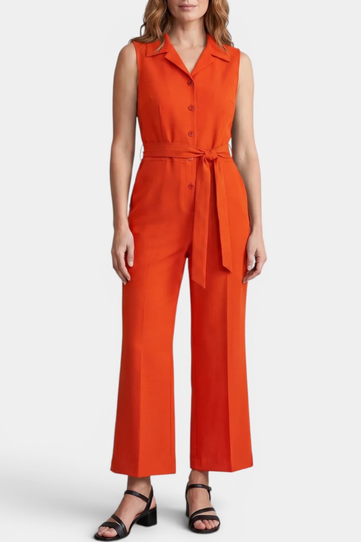 Combinaison décontractée Mahaute Ariella orange avec revers structurés et jambes larges, vue de face.