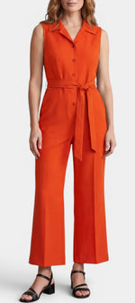 Combinaison décontractée Mahaute Ariella orange avec revers structurés et jambes larges, vue de face.