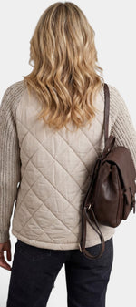 Veste courte matelassée Mahaute beige avec manches en maille et col montant, veste d'extérieur élégante et confortable.