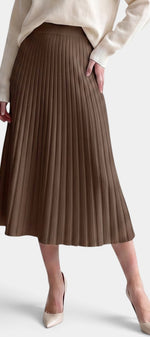 Jupe plissée longue marron Mahaute Belisaria à taille haute et coupe évasée, tissu léger et élégant.