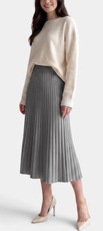 Jupe plissée longue à taille haute et coupe évasée Mahaute Belisaria de couleur grise, style élégant et tendance.