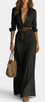Robe longue chemise Mahaute Souline avec col V et drapé latéral, en tissu noir élégant, parfaite pour une tenue sophistiquée.
