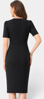 Robe mi-longue noire Mahaute ajustée à drapé latéral et manches courtes, vue de dos.