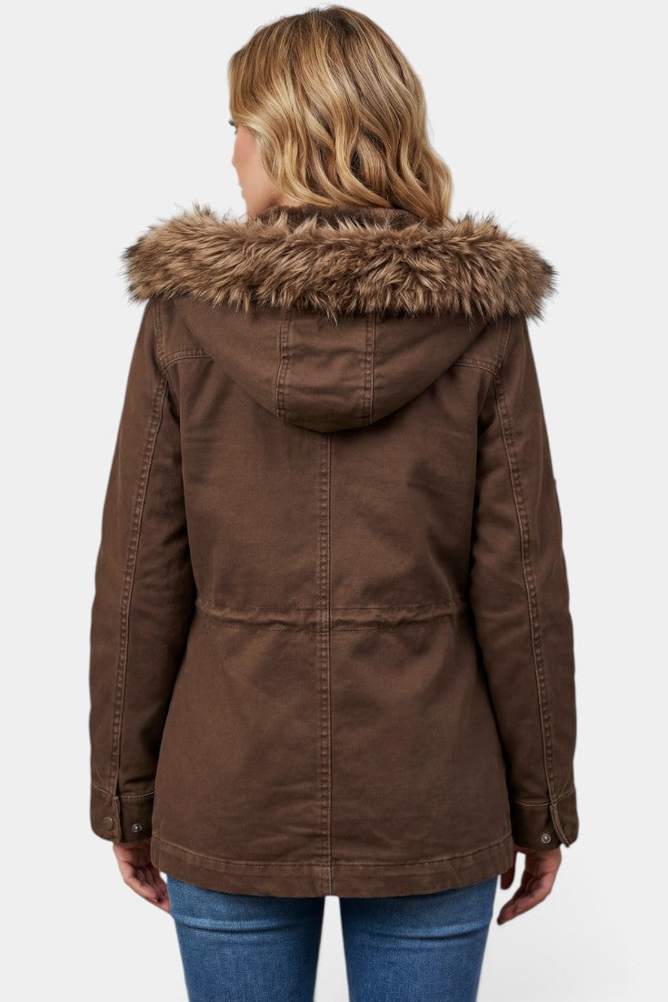 Parka mi-longue Mahaute Eirlys avec capuche en faux fourrure marron et taille ajustable, mode et chaude pour l'hiver.