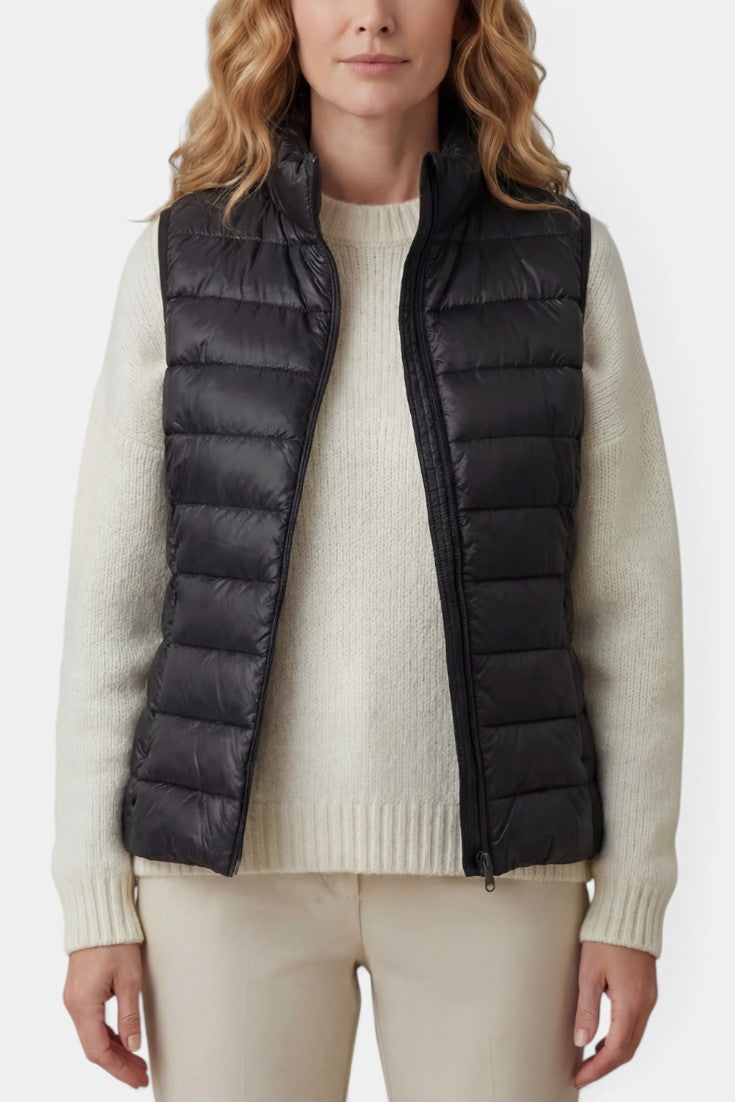 Gilet matelassé noir Mahaute Caeloria avec col montant et fermeture zippée, veste chaud et élégant pour l'hiver.