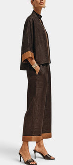 Ensemble Mahaute Candelaria à veste zippée et pantalon large 7/8 contrasté, tenues décontractées en tissu marron.
