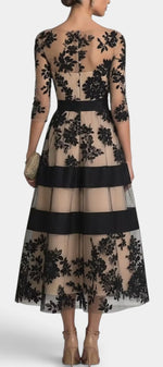 Robe mi-longue Mahaute Celia en tulle brodé floral avec manches 3/4, élégante et légère, vue de face.