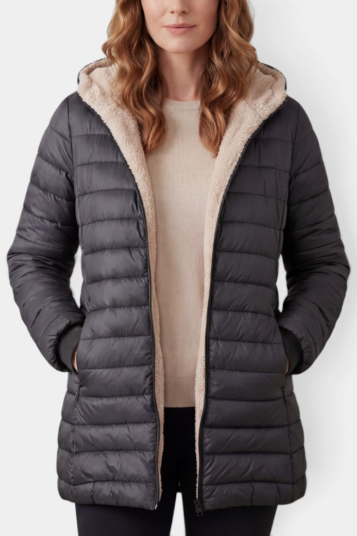Doudoune longue matelassée Mahaute Elsbeth avec capuche et doublure Sherpa, noire, chaude et élégante pour l'hiver.