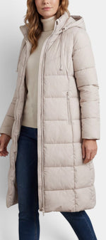 Doudoune longue matelassée beige Mahaute Frescetta avec capuche et fermeture zippée, vue de face.