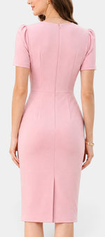 Robe mi-longue ajustée Mahaute Gaudencia rose avec drapé latéral et manches courtes vue de dos