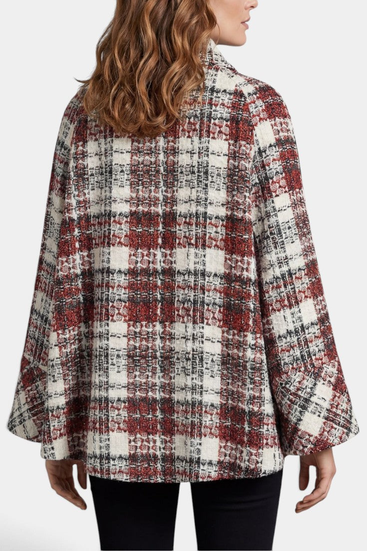 Manteau court à carreaux Mahaute Gudule avec col montant et double boutonnage, motif plaid dans une image en gros plan