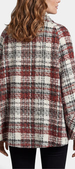 Manteau court à carreaux Mahaute Gudule avec col montant et double boutonnage, motif plaid dans une image en gros plan