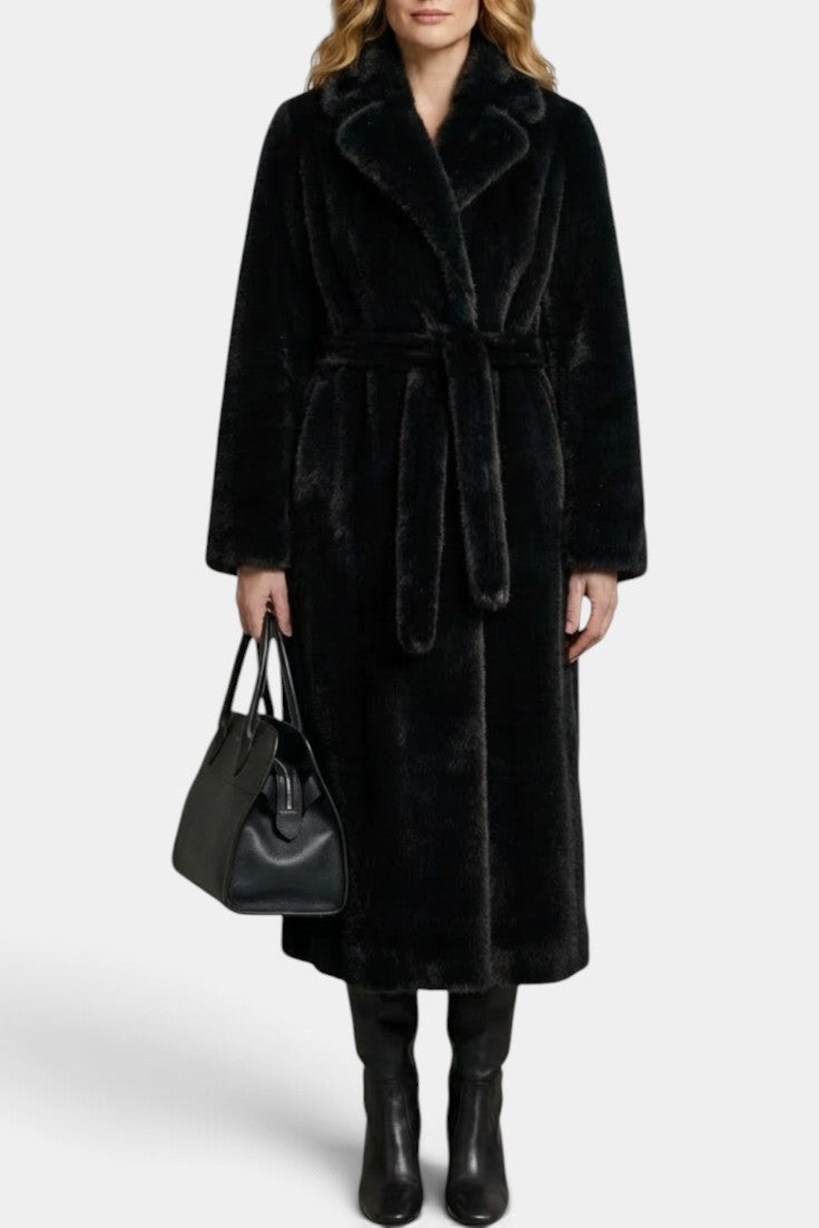 Manteau long noir Mahaute Haworth en fausse fourrure avec ceinture et col tailleur, style élégant et chaud.