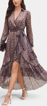 Robe longue en mousseline imprimé léopard de la marque Mahaute, avec volants et ceinture.
