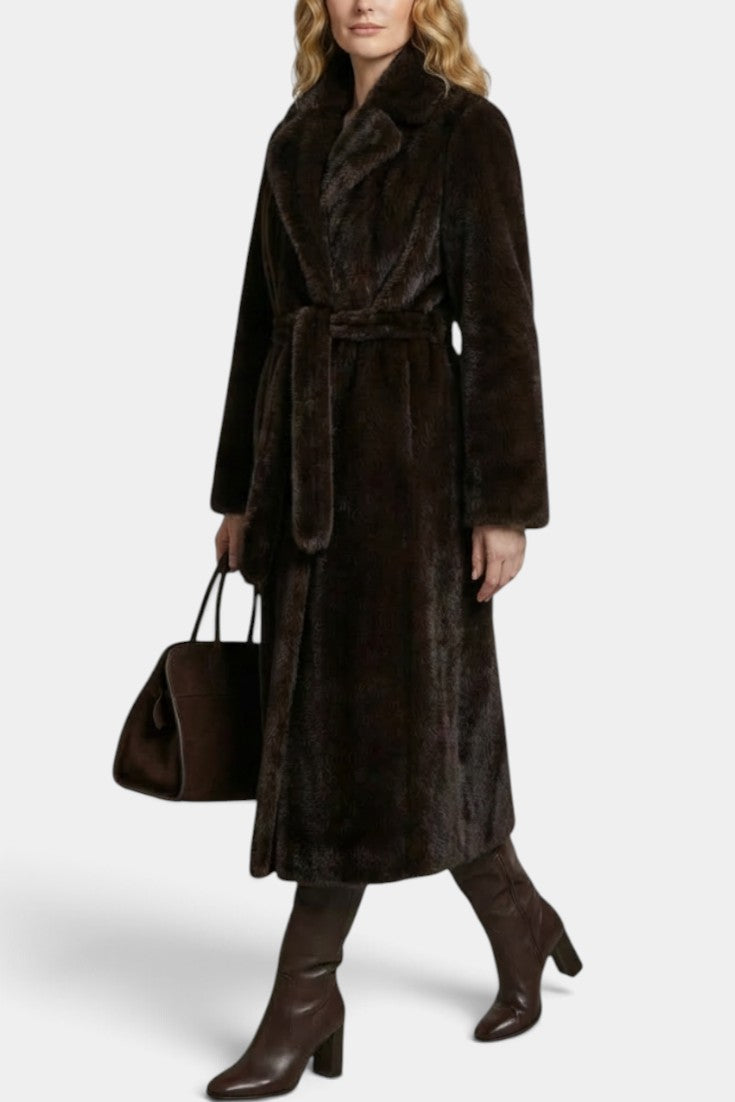 Manteau long marron Mahaute en fausse fourrure avec ceinture et col tailleur, style élégant et chaud.