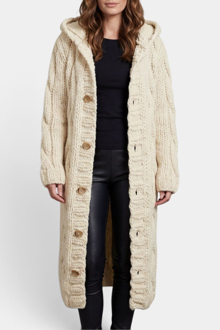 Cardigan long en maille torsadée à capuche et boutons Mahaute, couleur crème, look cosy et élégant.