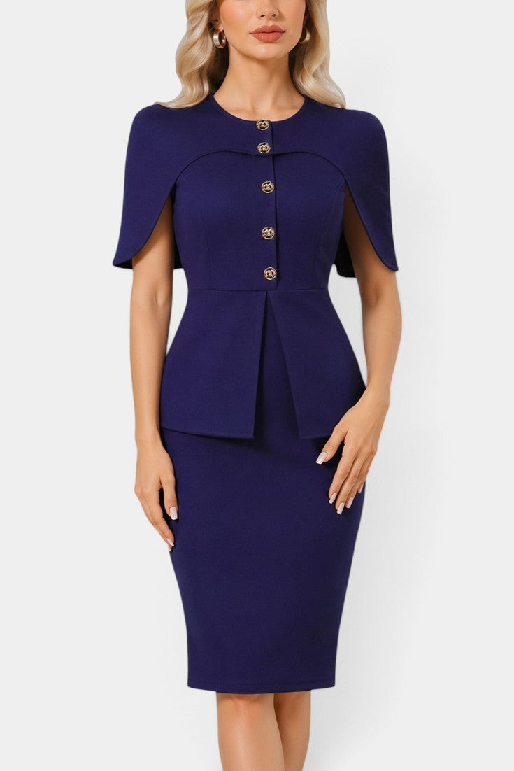 Robe mi-longue ajustée Mahaute Machteld bleu marine avec manches cape et boutons dorés, élégante et sophistiquée.