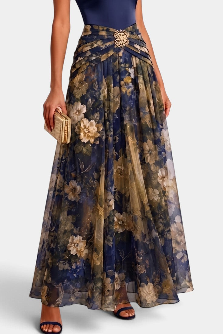 Robe longue satinée Nerea de Mahaute avec col montant et jupe fleurie fluide, vue en image.