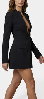 Robe courte noire Mahaute Nuria avec décolleté plongeant et manches longues, style structuré et élégant, vue de face.