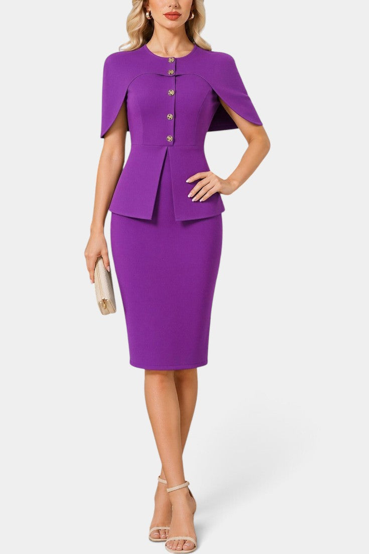 Robe mi-longue ajustée Mahaute Machteld avec manches cape, boutons dorés et couleur violette, vue de face.