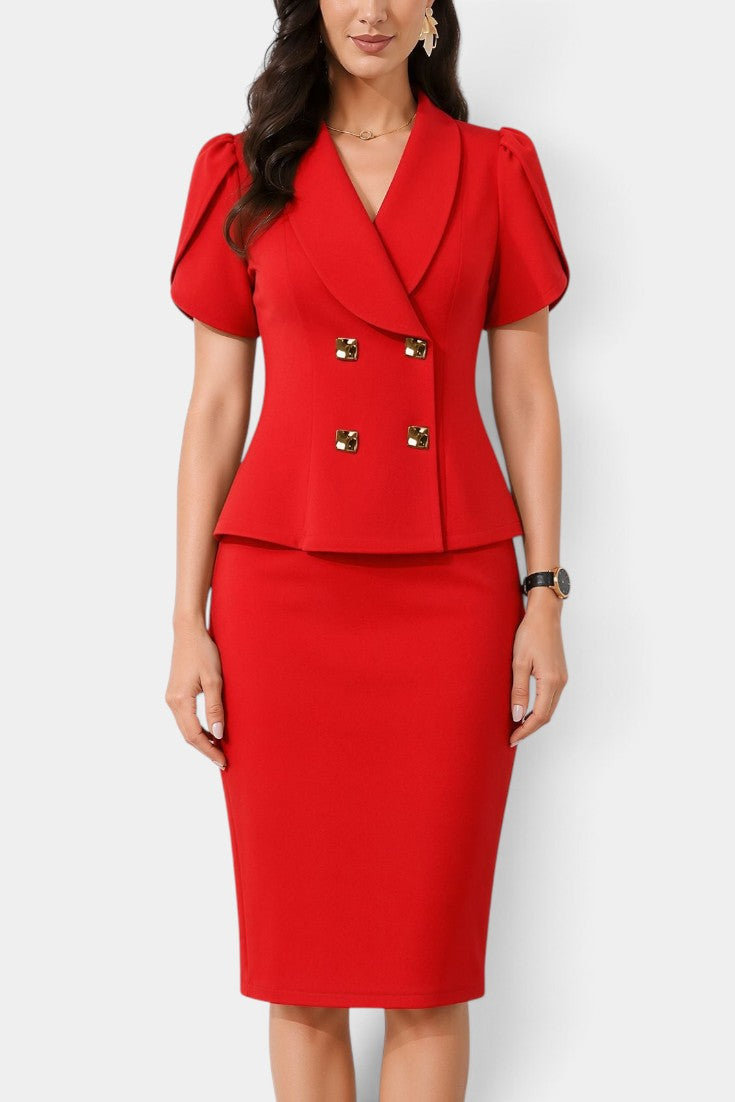 Ensemble blazer rouge à double boutonnage et jupe crayon Mahaute, style élégant et moderne, porté sur un fond neutre.
