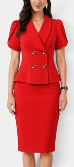 Ensemble blazer rouge à double boutonnage et jupe crayon Mahaute, style élégant et moderne, porté sur un fond neutre.