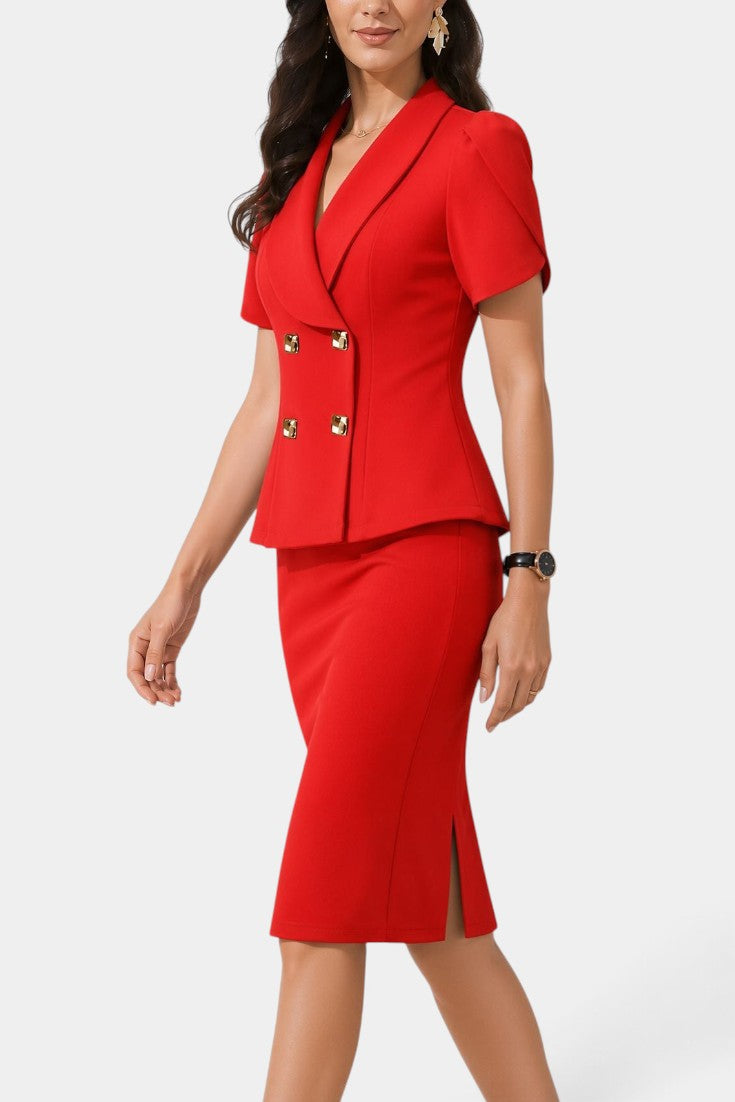 Ensemble blazer rouge à double boutonnage et jupe crayon, style élégant de la marque Mahaute, pour une tenue sophistiquée.