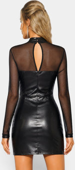 Robe courte Mahaute Severina en faux cuir noir avec empiècement transparent et manches longues, élégante et moderne.