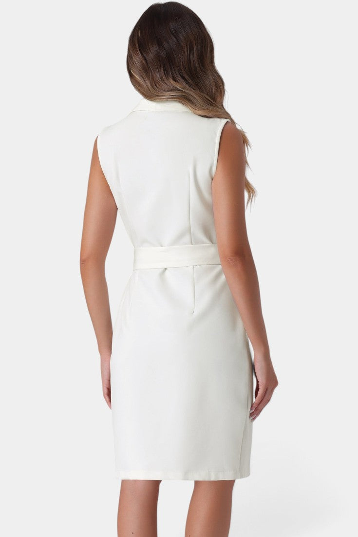 Robe mi-longue sans manches Mahaute avec style blazer, ceinture à la taille, vue arrière, couleur crème élégante.