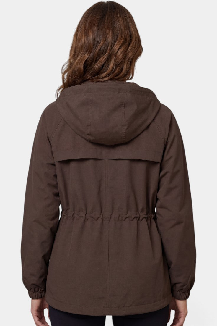 Parka marron Mahaute Solenza à capuche avec taille ajustable et poches plaquées, veste d'extérieur chaude et élégante.
