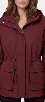 Veste parka à capuche Mahaute Solenza bordeaux avec taille ajustable et poches plaquées, vêtement d'extérieur chaud et pratique.